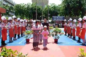 �ж����� ���ҳɳ�| �����¶������ѧУ�ҳ���֤��Բ��������