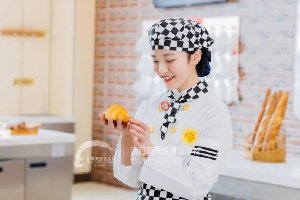 ��У�ӽ�β����ϣ����Щ���������¶����ģ�