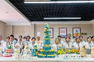 ������Ʒչح�����¶������ѧУ����ѧ��������Ʒչʾ��