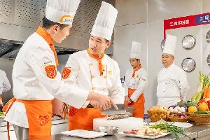 �����������¶������ѧУѧ���İ˴����࣬ϣ���㲻�����һ��֪