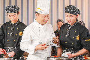 1158��Ӧ��������ѧ���ھ���ͣ��ת��ְУ����ĺ��㡱��