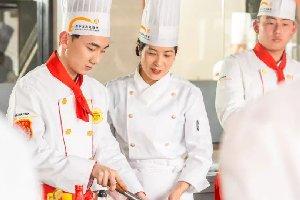 ְҵ����������ʲô���ƣ����ѡ��һ���õ�ְҵѧУ�����ĵ����