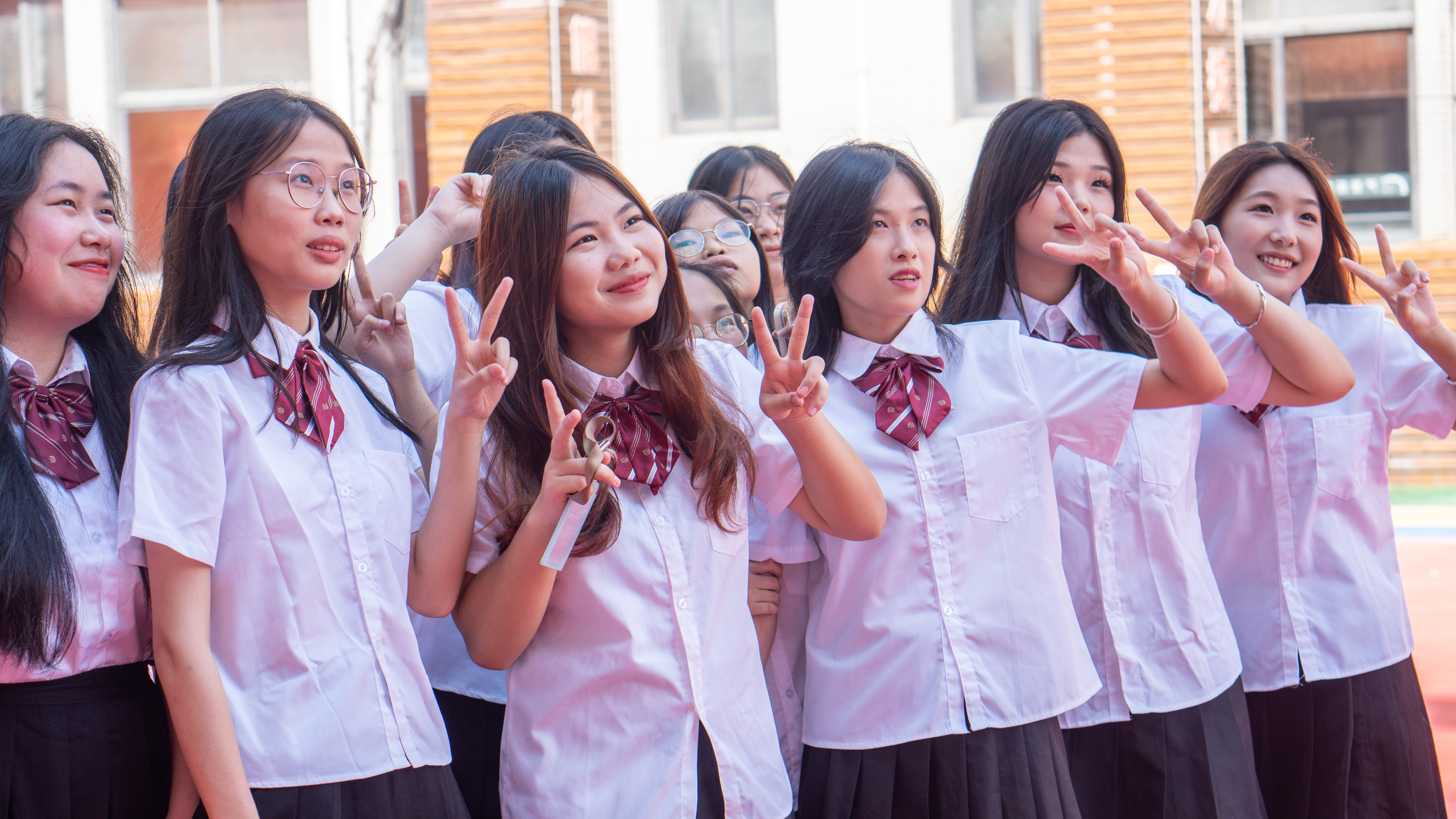 �����б�ҵѡѧУ���ÿ��ǵĲ���ѧʱ��ѧ�ѣ����ǡ���