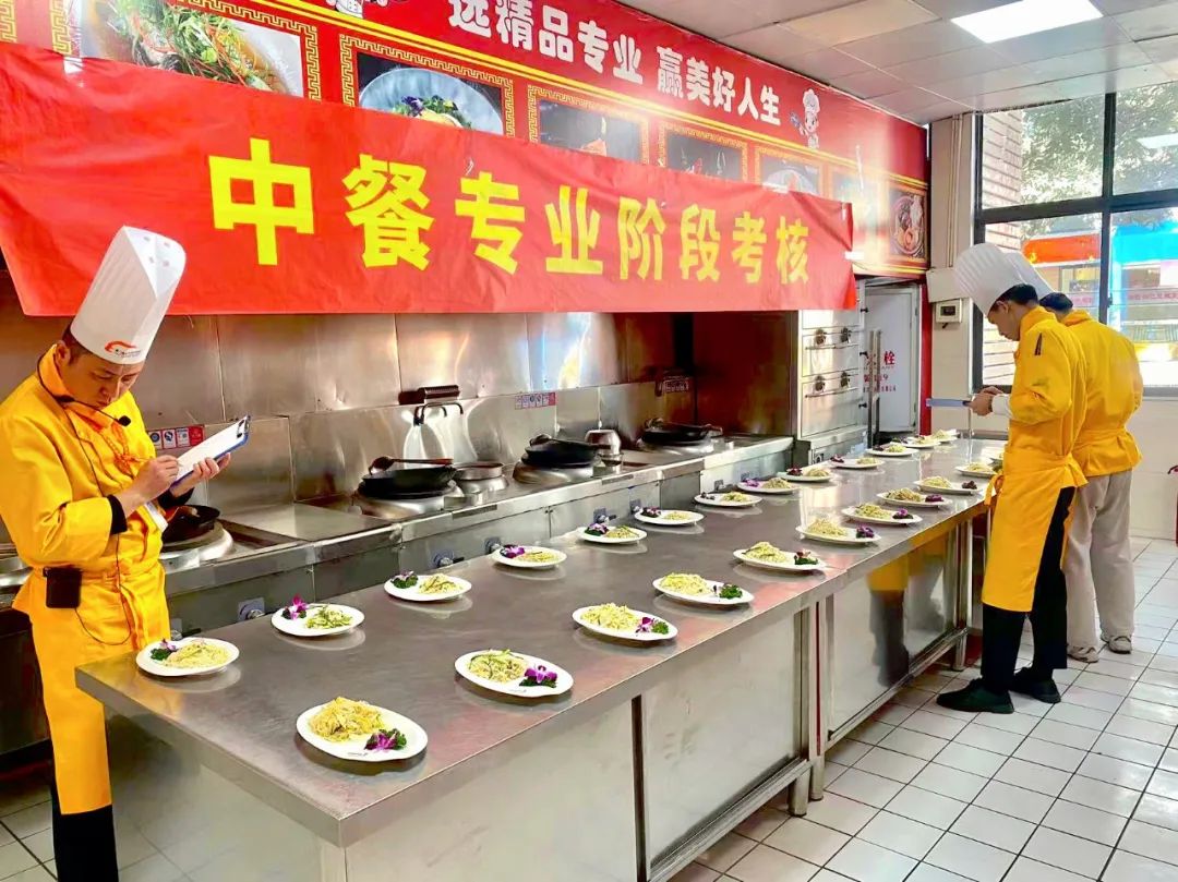 �۽�ѧ�ӿ��ˣ���֤�ɳ�ÿһ�����������¶����в�רҵ�׶ο��ˣ�