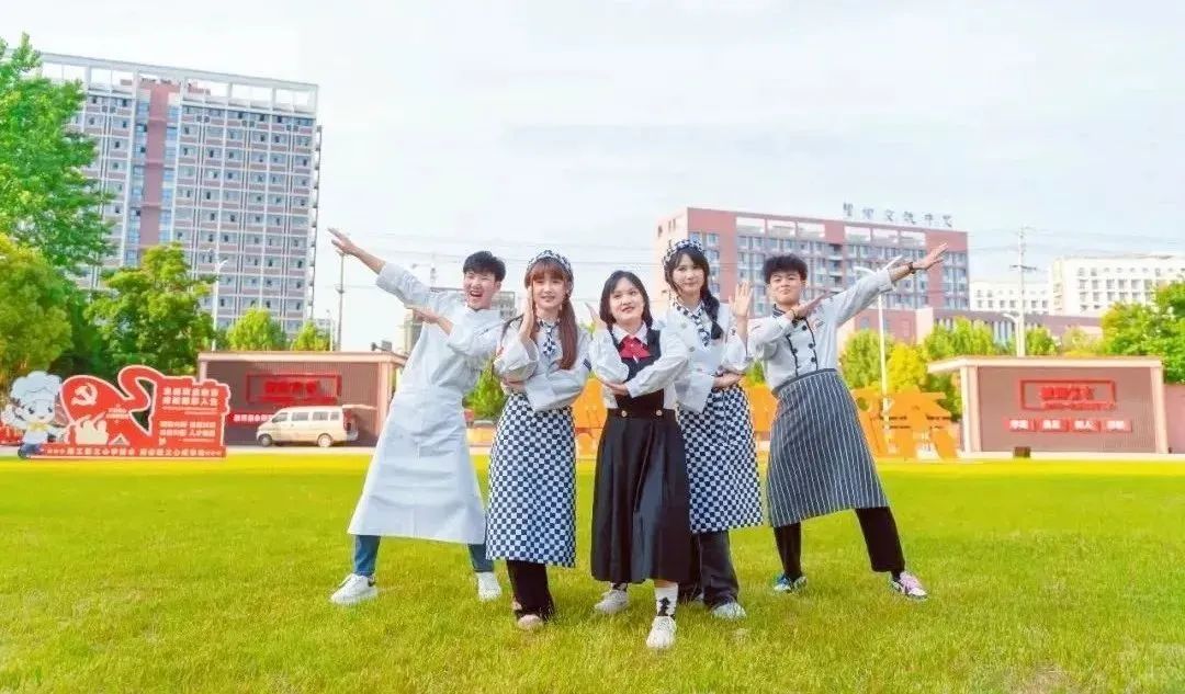 ����ʦ����2�·��ˣ�����תѧ�����ü��𣿿��Ե�У�ι��𣿡���