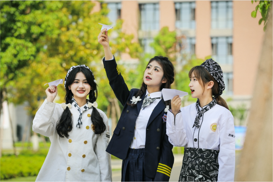 ��ʦ��ҵ���Ա�û�й涨��Ů��ѧ��ʦ���Ǵ���������ȴ�����޿���