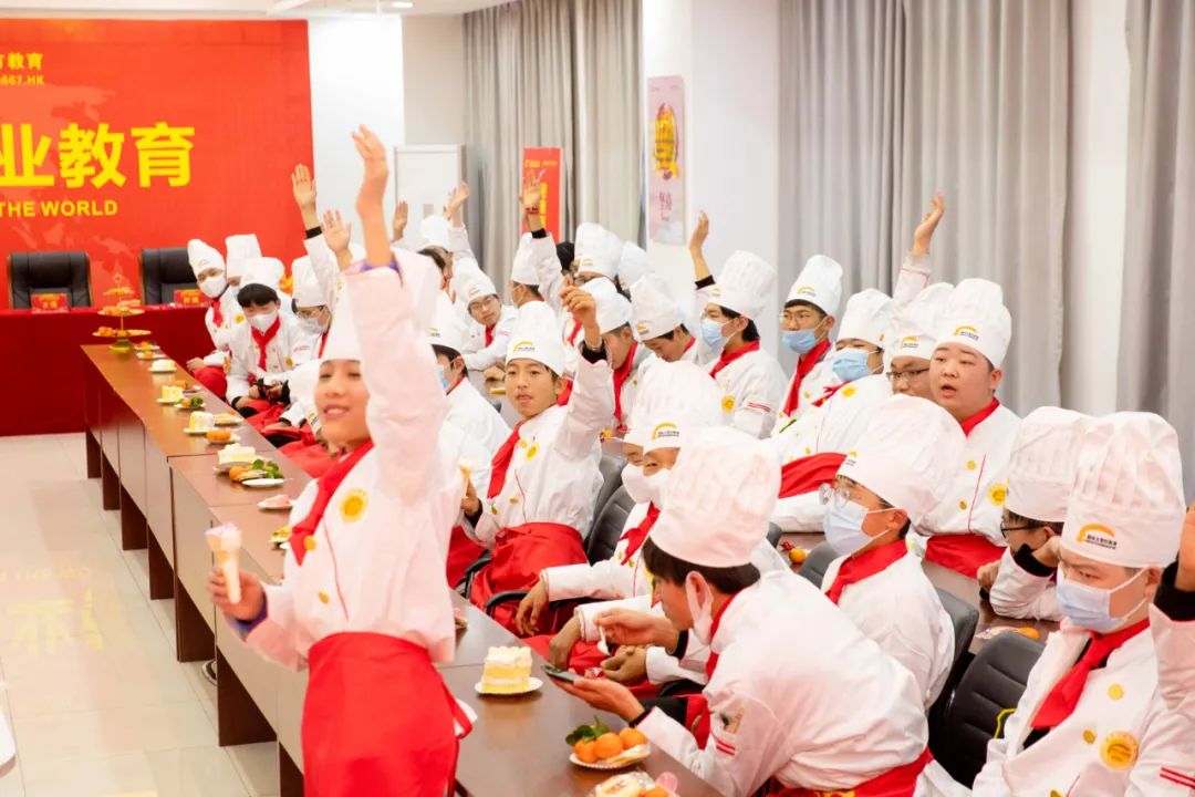 ��У԰�ƪ�����顰���������������¶���У԰�������~