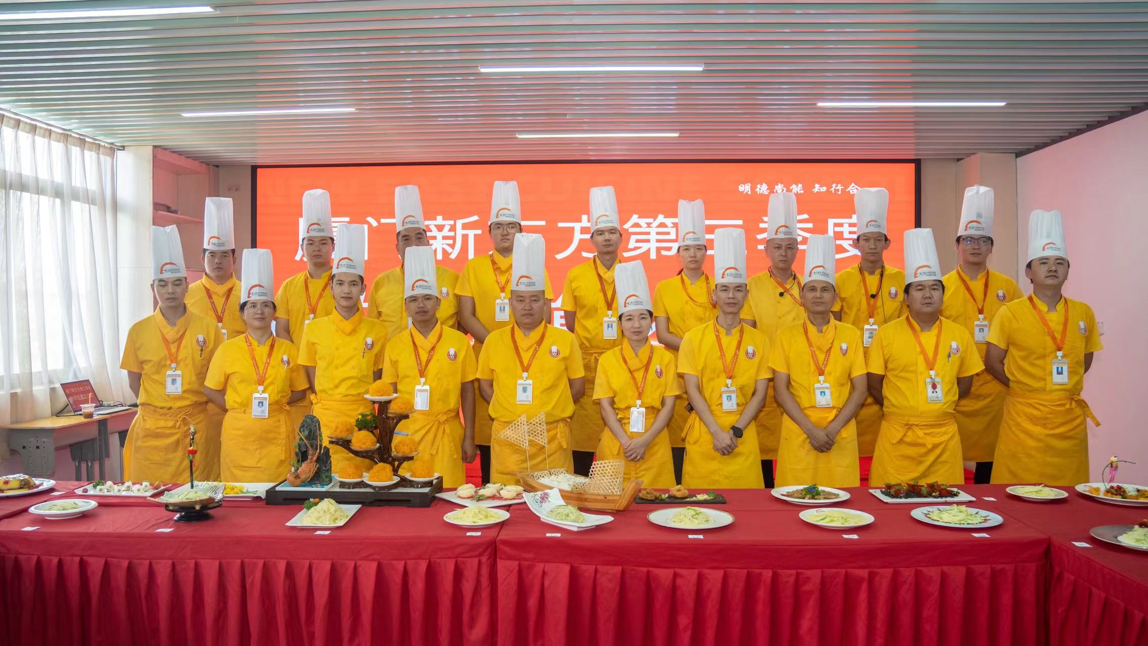 ����Χ�ۣ���ʦ�����۷�Ծ�������������չ�֣�