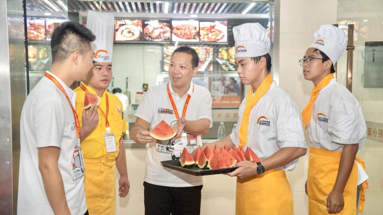 �٣�ͬѧ!�����¶���ʵ����ѧ����ʵ�ֳԹ����ɣ�