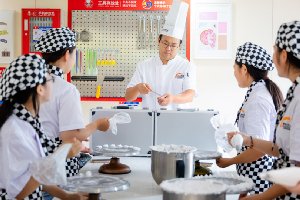 ��Ľ�����������¶���ѧ�Ӷ�ʵ�У԰����