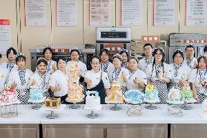 �����������¶������ѧУ����á�ģʽ��������ഺ�񡰿�쭡�