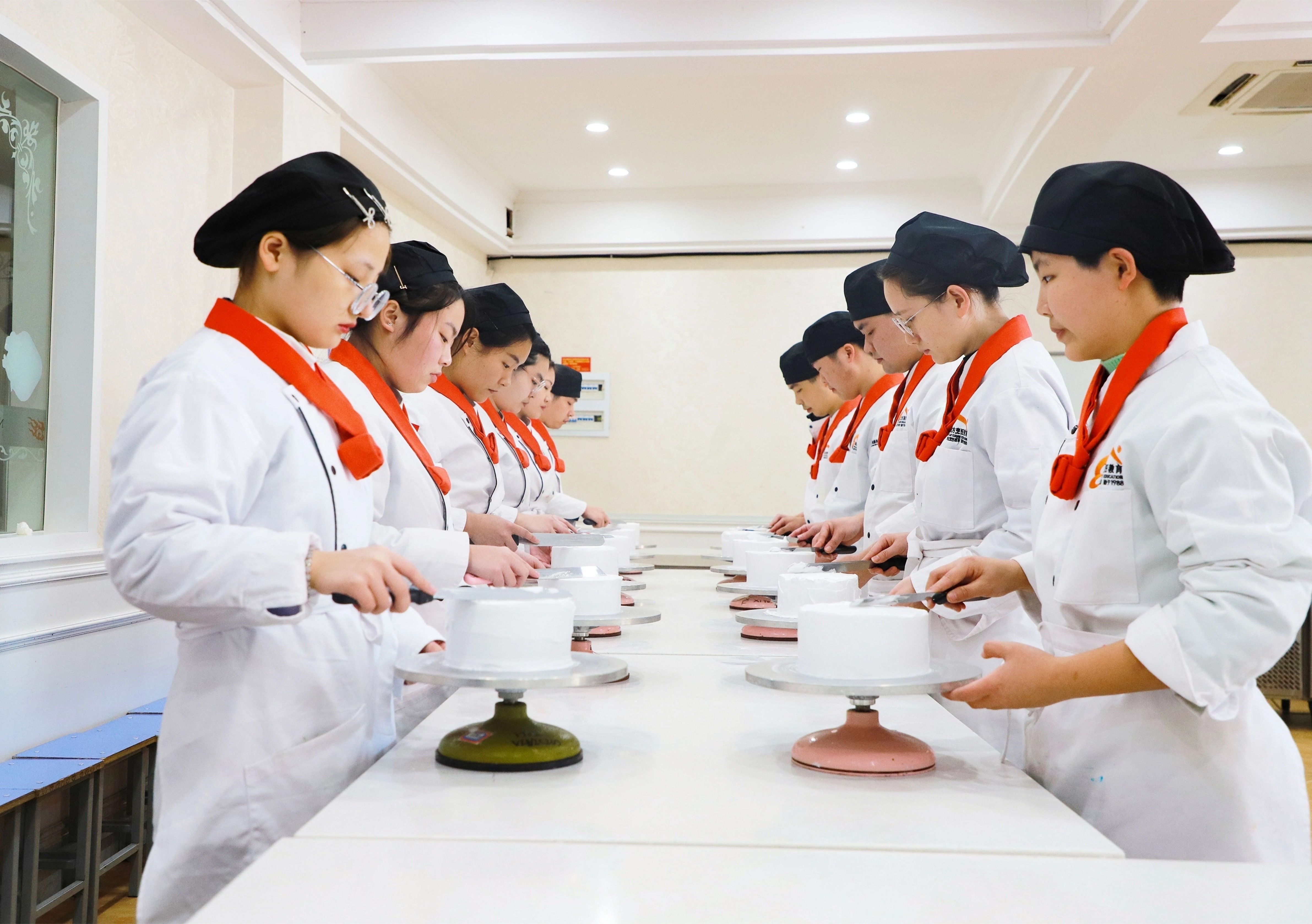 �������ƣ������¶������ѧУѧ���ǵ���Ʒ����