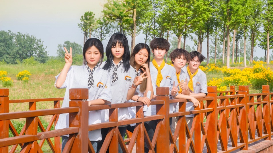 �ܵ��ϵ��ഺ | ����У԰������һ���ܵ�......