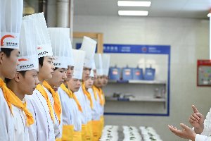 ���ؿ���ѧ��ʦ��Ϊʲô90%����ѡѧУ��ȥ�Ƶ굱ѧͽ��