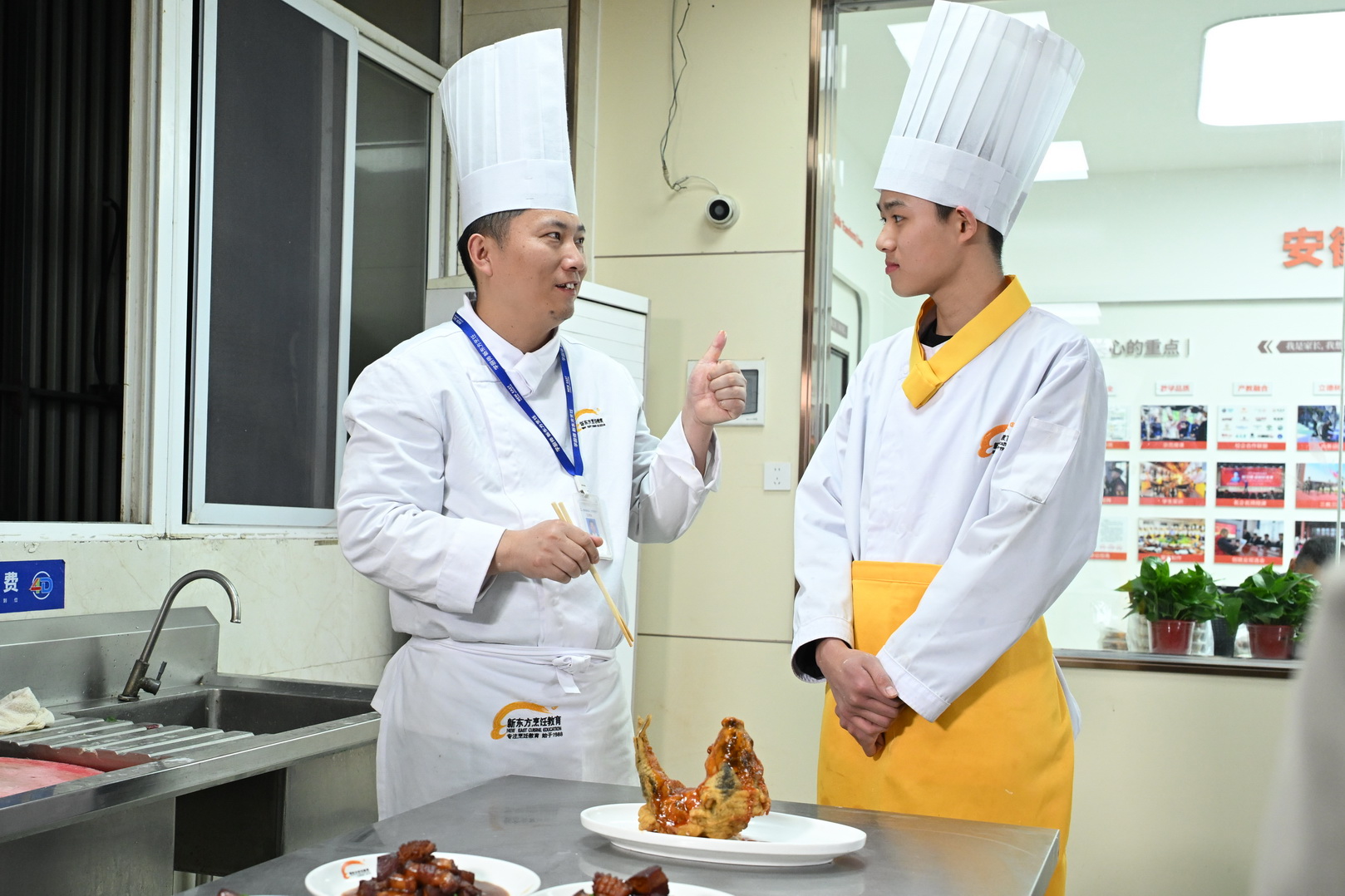 ˭˵ְУ����ֻ���ϿΣ������¶�����У԰��Ҳ̫����̫�����˰ɣ�