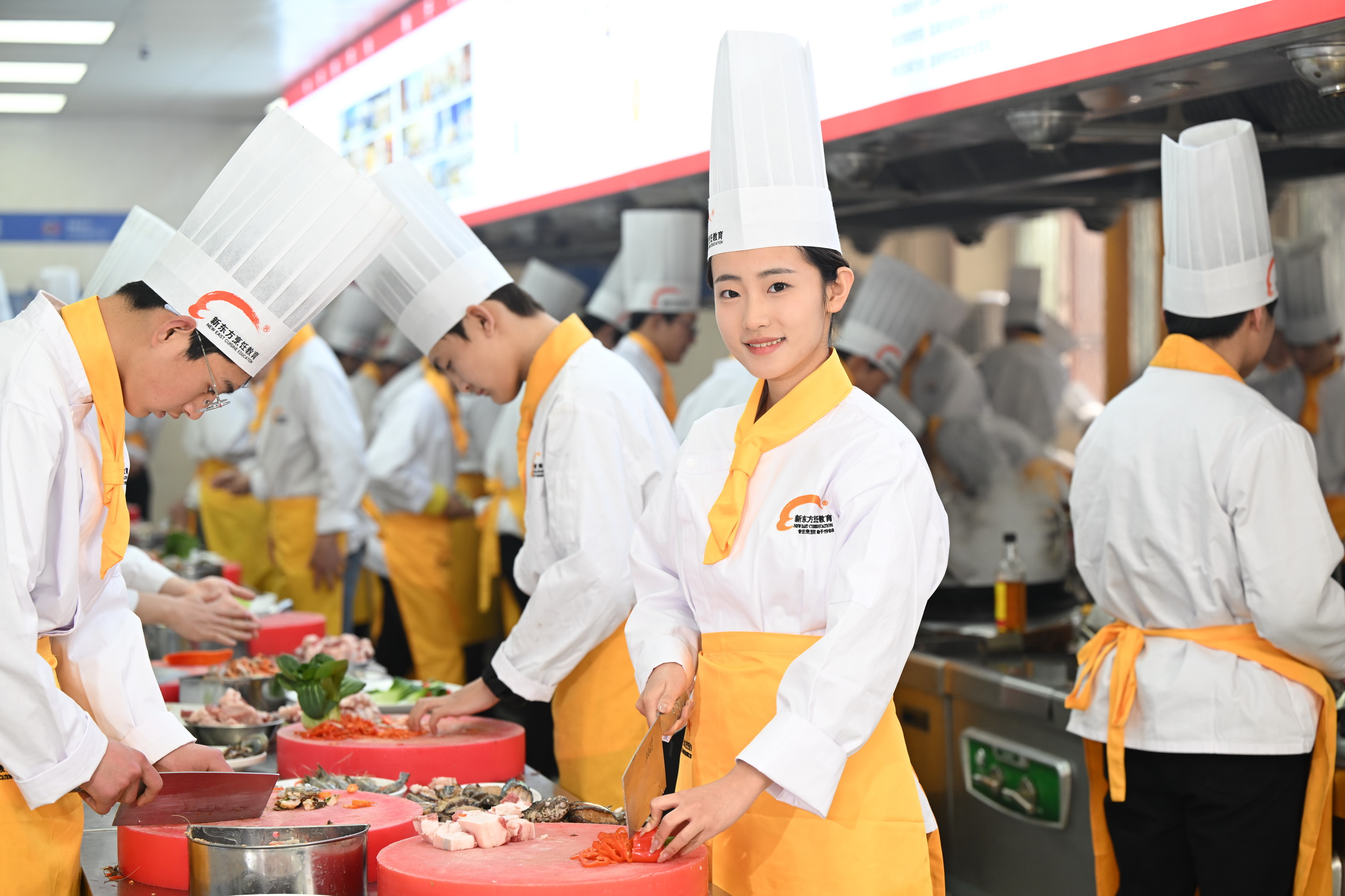 ���أ������¶������ѧУ�Ľ�ѧ�к����ڲ�ͬ��