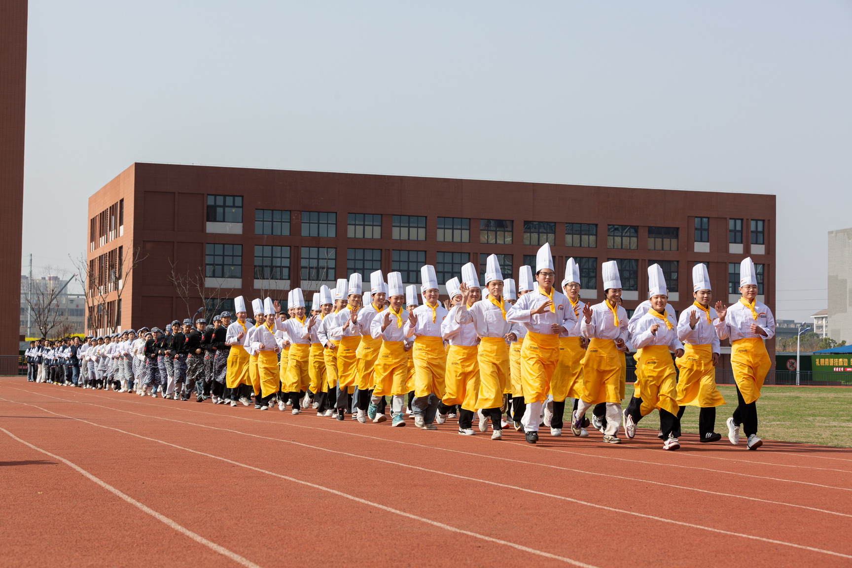 �п����������¶������ѧУ����Ϊ�Լ��Ĺ⣡