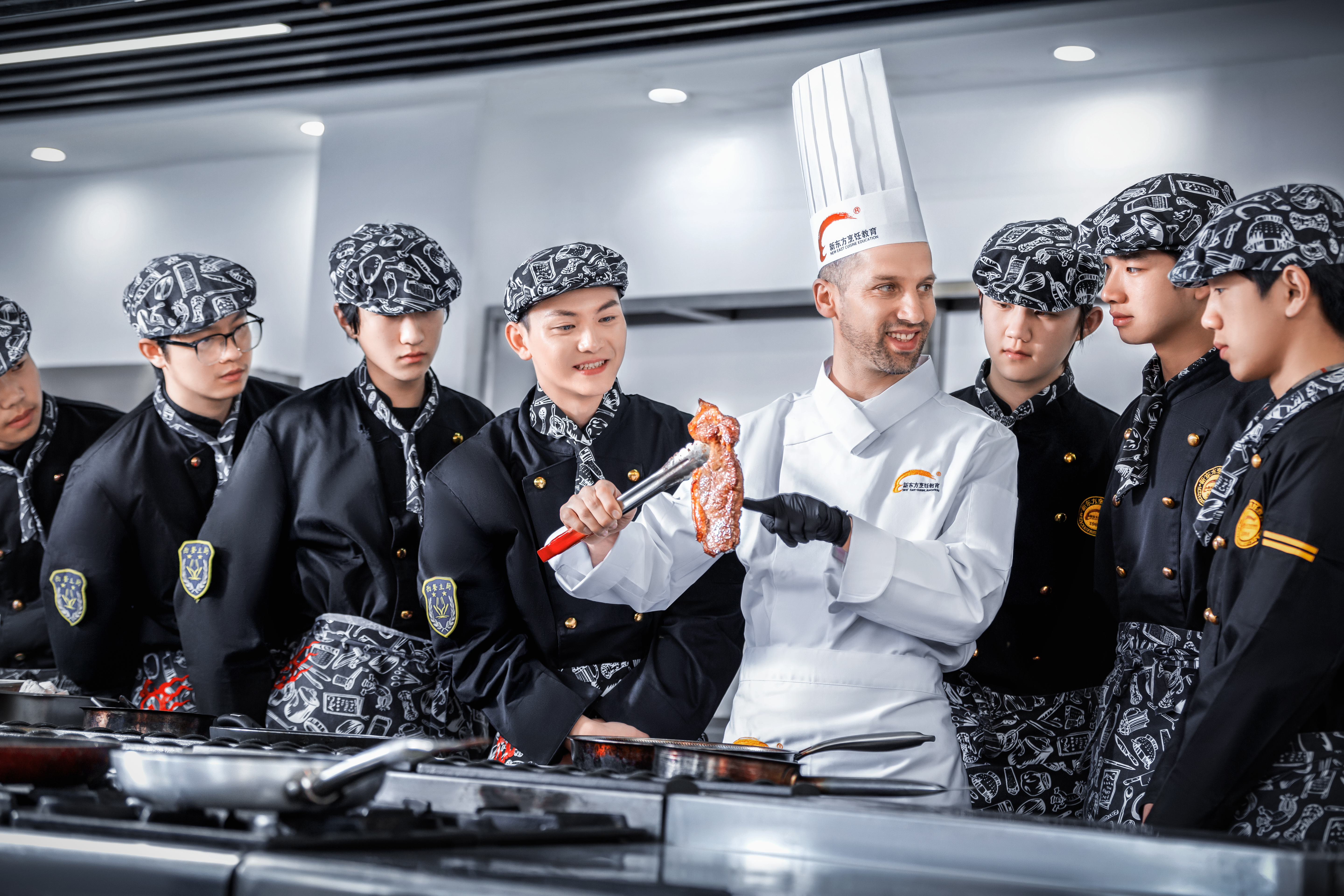 �ܾ�ֽ��̸��حÿһ�Σ�������ʵ����̨ʵս��