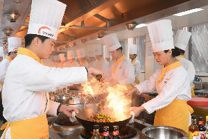 ѧ����ֵ���ûţ���ҵ����֮�£�ְУ��������ҵ������