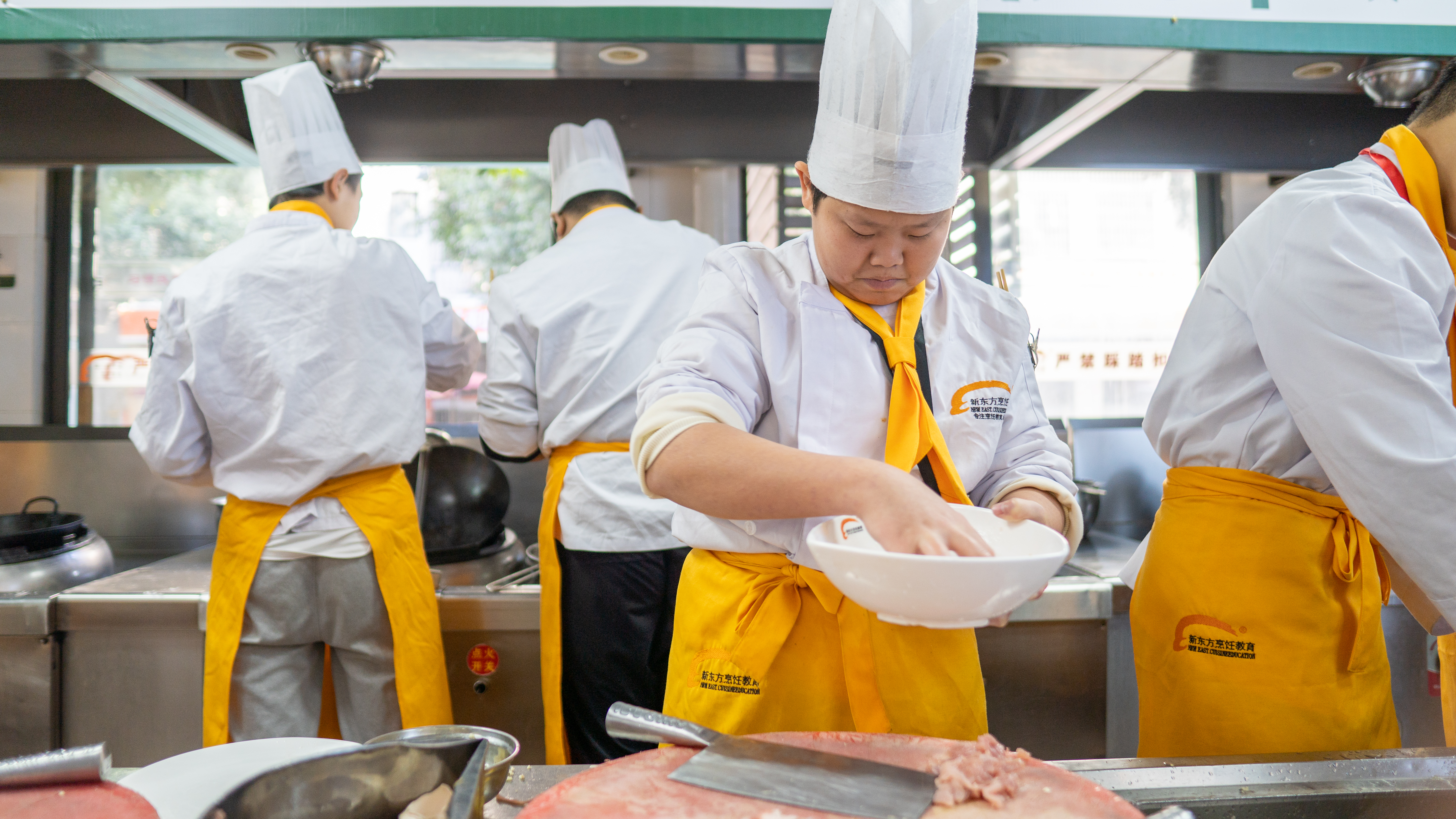 �����ͻ���ѧ������Ⱥ00��ѧ���ڴ��������ġ����������¸߶�~