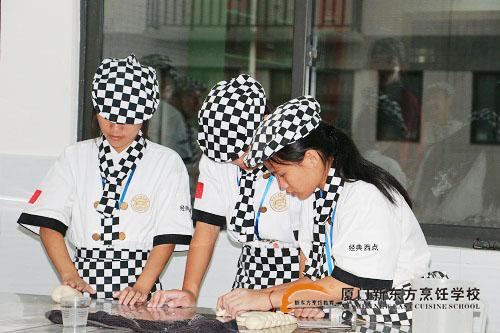 �����¶������ѧУ