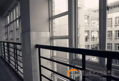 �����¶������ѧУ